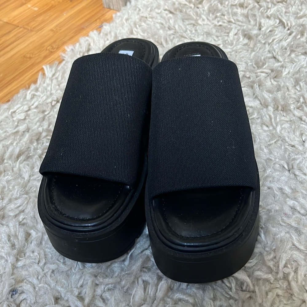 Steve Madden black platform sandals, size 7.